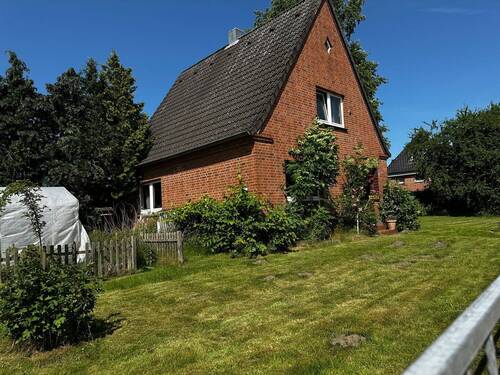 Außenansicht - Sanieren oder Neubau, Sie haben die Wahl! Vermietetes Einfamilienhaus in Lasbek, Pferdehaltung möglich