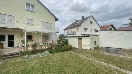Garage von der Gartenseite - 