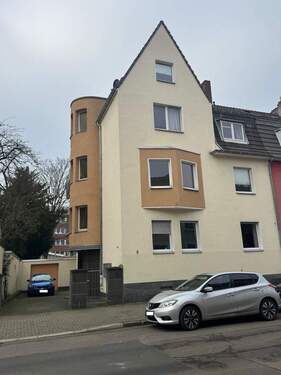 Straßenansicht Haus - 1 Zimmer Mehrfamilienhaus, Wohnhaus zum Kaufen in Köln