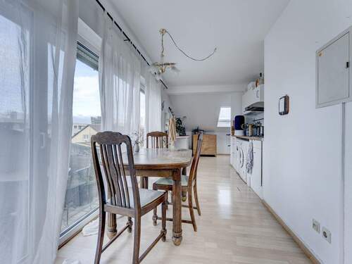 ...mit Platz für einen Esstisch. - 