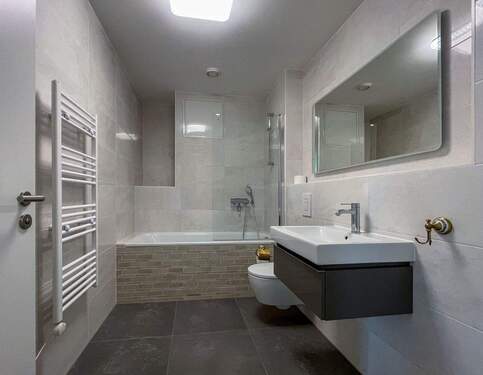 Badezimmer mit Waschmaschinenanschluss - 