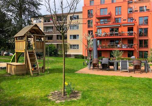 Toll gepflegter Garten zum zusammen kommen und spielen - 