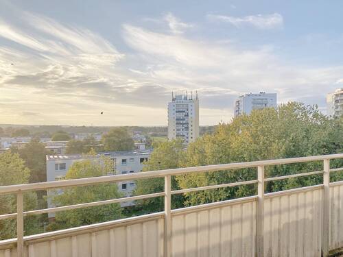 Bild 1 - Gelegenheit! 2 Zimmer-Etagenwohnung mit großer, weiterer Fläche in Buxtehude zu kaufen