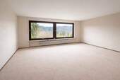Wohnzimmer mit Panoramablick.jpg - 7 Zimmer Einfamilienhaus zum Kaufen in Pforzheim