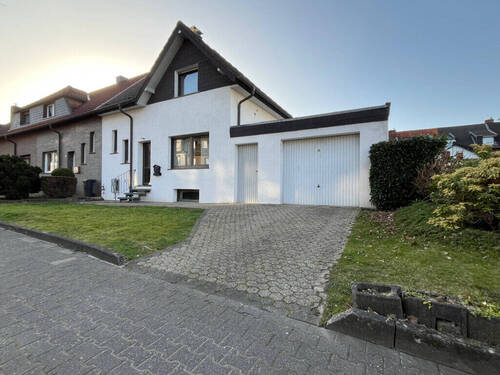 Titelbild - Bezugsfreies Einfamilienhaus mit Garage Nähe Freibad