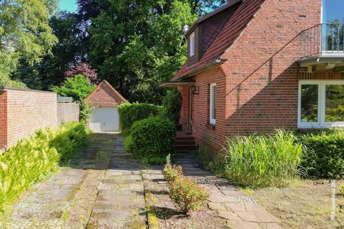 Auffahrt und Hauseingang - 5 Zimmer Einfamilienhaus zum Kaufen in Stade