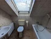 Kleines Badezimmer Dachgeschoss - 