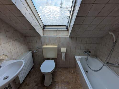 Kleines Badezimmer Dachgeschoss - 
