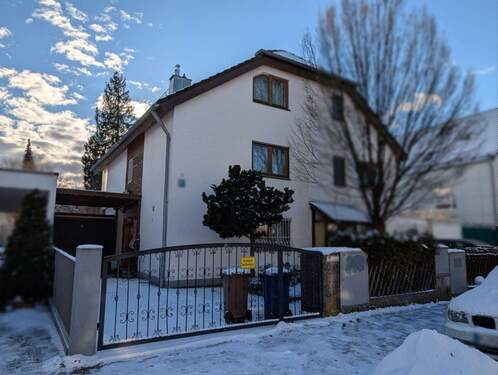 Hausansicht Nordseite - 5 Zimmer Doppelhaushälfte zum Kaufen in München