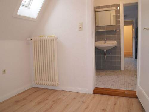 Schrankzimmer & Duschbad - 