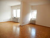 Wohnzimmer mit Ausgang zum Balkon - Trier Innenstadt 3 ZKB 86,64 qm, Balkon DG 2. OG o. Fahrstuhl, ruhig gelegen, Stellplatz