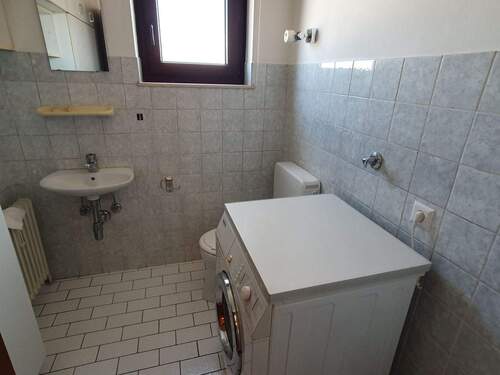 Gäste WC mit Waschmaschinenstellplatz - 