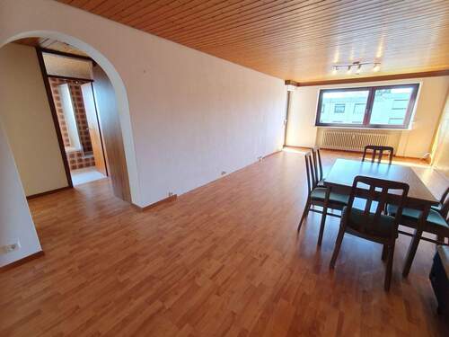 Wohnzimmer mit Essbereich - 3 Zimmer Etagenwohnung in Markgröningen