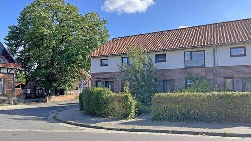 Ansicht - Langenhagen-Godshorn - angenehm Leben in gesuchter Lage - junges RMH mit 4 Zimmern, kl. Garten & Carport