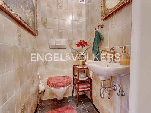 ...und separatem WC. - 