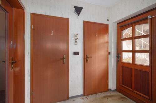 Toiletten und Eingangsbereich Nebengebäude - 