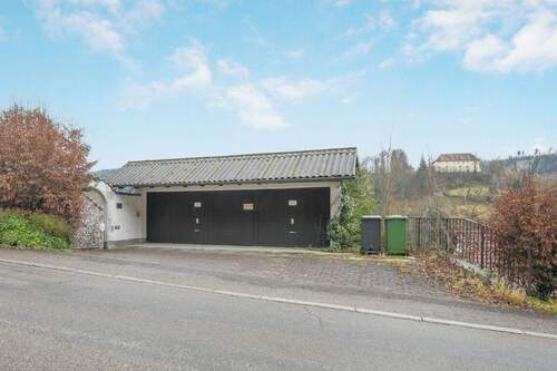 Straßenansicht Garagen - 