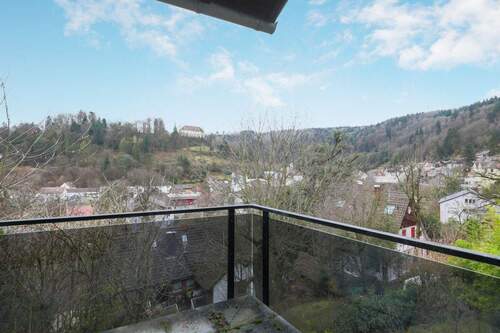 Balkon mit Aussicht - 7 Zimmer Einfamilienhaus in Neuenbürg