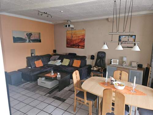 1. OG: Wohn- und Esszimmer - 