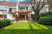 Garten mit Terrasse - Familienglück auf allen Ebenen - Reihenmittelhaus mit schönem Garten