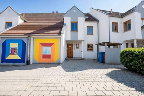 Außenansicht - Einfahrt und Haustüre - 