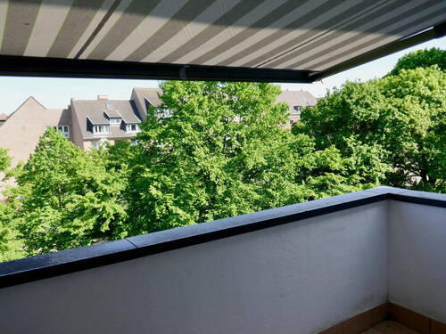 Balkon mit weinor Markise - 3 Zimmer Etagenwohnung zum Kaufen in Düsseldorf