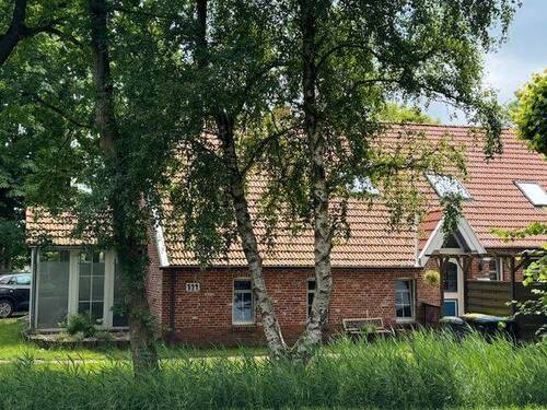 1 - ~~Wohnen mit Hauscharakter - großzügige Landhauswohnung mit Wintergarten und Kaminofen~~