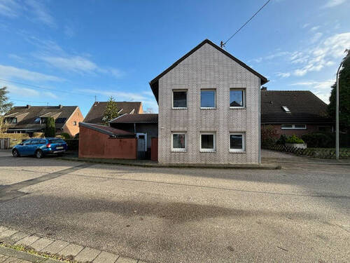 Aussen - 2 sep. Einfamilienhäuser mit jeweils ca. 55m² Wohnfläche auf 1.250m² Grundstück