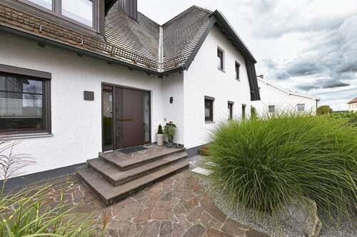 Eingangsbereich, straßenseitig - 