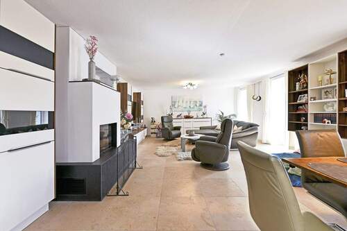 Blick ins Wohnzimmer - 5 Zimmer Einfamilienhaus zum Kaufen in Neufahrn