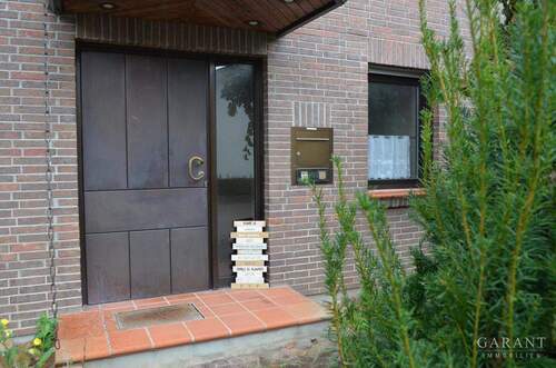 Eingang - Großzügiges Einfamilienhaus mit Kamin, Garten und Potenzial - ideal für Handwerker!