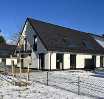 In Kürze bezugsfertig: NEUBAU-Doppelhaushälfte (KfW 40, A+) mit ausgebautem Souterrain-Bereich, Speicher und großem Garten - München Feldmoching-Hasenbergl