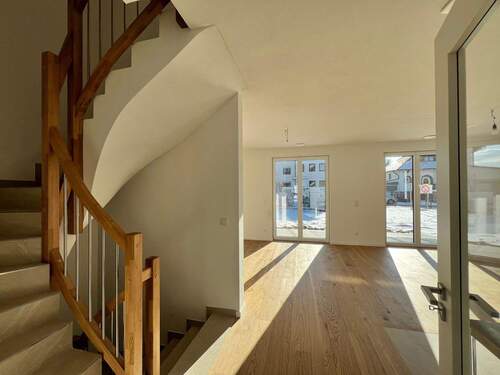 Zutritt_Wohnzimmer - Doppelhaushälfte mit 132,00 m&sup2; in München zum Kaufen