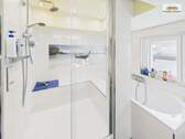 Großzügige Dusche und Badewanne_17 - 