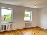 Wohnzimmer - WG-Geeignete 2-Zimmerwohnung mit Küchenzeile und Duschbad in FH-Nähe