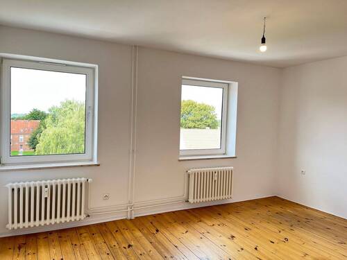 Wohnzimmer - WG-Geeignete 2-Zimmerwohnung mit Küchenzeile und Duschbad in FH-Nähe