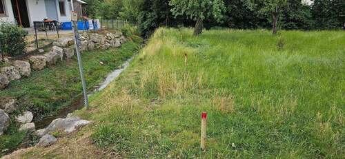 Abgrenzung zum Bach.jpg - Doppelhaushälfte mit 127,00 m² in Steinhöring zum Kaufen