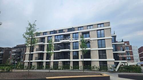 Außenansicht - + Für die große Familie + - 1.949,00&nbsp;EUR Kaltmiete, ca.&nbsp; 111,60&nbsp;m&sup2;&nbsp;Wohnfl&auml;che