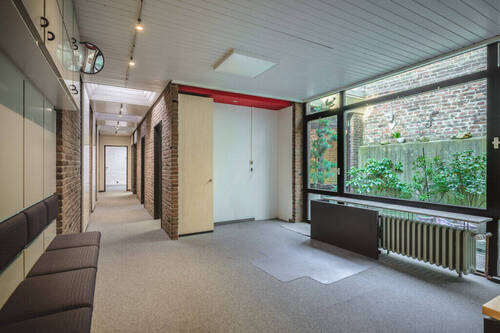 Praxisfläche und Innenhof im rückwärtigen Erdgeschos - 