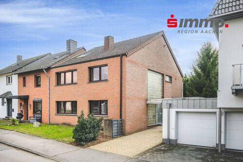 Titelbild - 6 Zimmer Mehrfamilienhaus, Wohnhaus zum Kaufen in Würselen