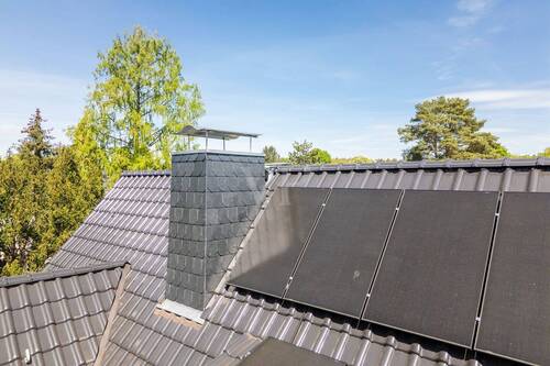 Blick über das neue Dach mit Photovoltaik - 