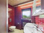 Tageslichtbad mit Dusche, Doppelwaschtisch und WC - 