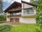 Hausansicht - Großzügiges Anwesen mit Privatwald - Einfamilienhaus mit außergewöhnlichem Entwicklungspotenzial