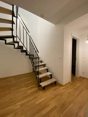 2 Etagen, mit Hobbyraum, Bad und Dusche im UG - 