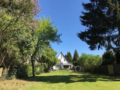 Gartensicht auf Haus - 