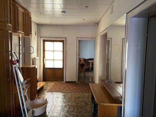 Eingang von Hauptstraße in Diele (Büro) - 