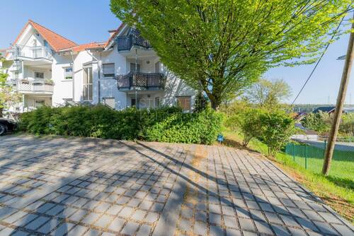 Stellplatz_vor_dem_Haus - 