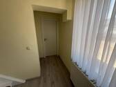 Obergeschoss, Zugang zum Appartment und Badezimmer - 