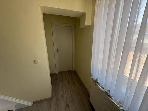 Obergeschoss, Zugang zum Appartment und Badezimmer - 