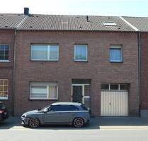 Familien- oder Mehrgenerationendomizil: renoviertes Wohnhaus mit Innenhof, Garage, Nebengebäude und Garten - Hückelhoven Hilfarth